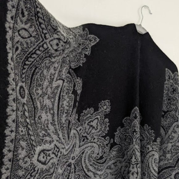 Patterned Shawl - Picture 2 of 2